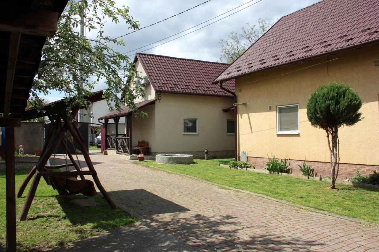 Роман Berehove  Buitenkant foto